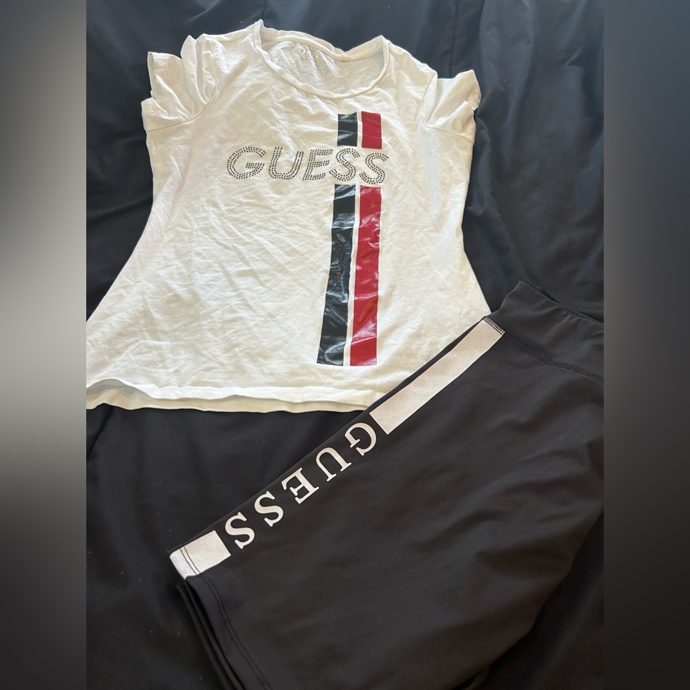 Women’s Guess short set.